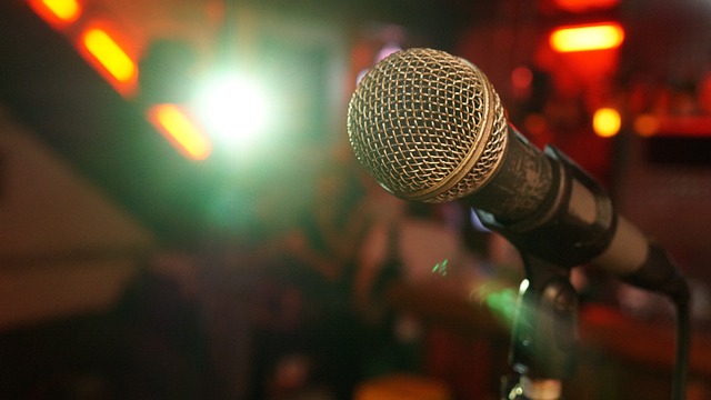 From Open Mic to Headliner: The Journey to Being a Professional Comedian